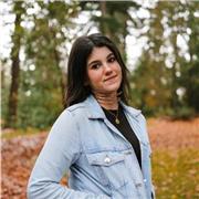 ¡Hola! Me llamo Alba y tengo 16 años, tras haber vivido un año en Estados Unidos y obtener mi C2, estoy disponible como profesora!